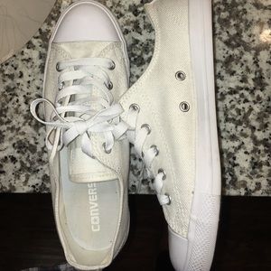 LAST CHANCE✨or I will be donating Shimmer Converse