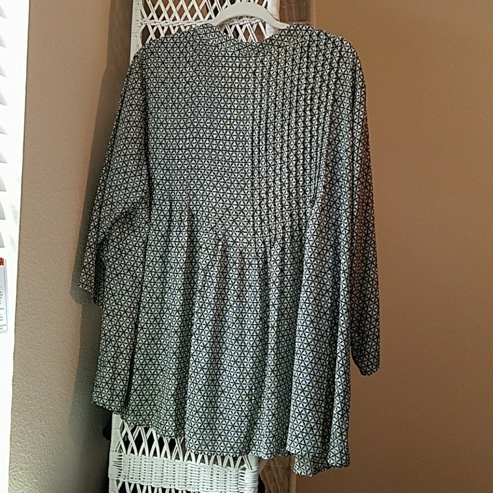Button up top - Picture 4 of 4