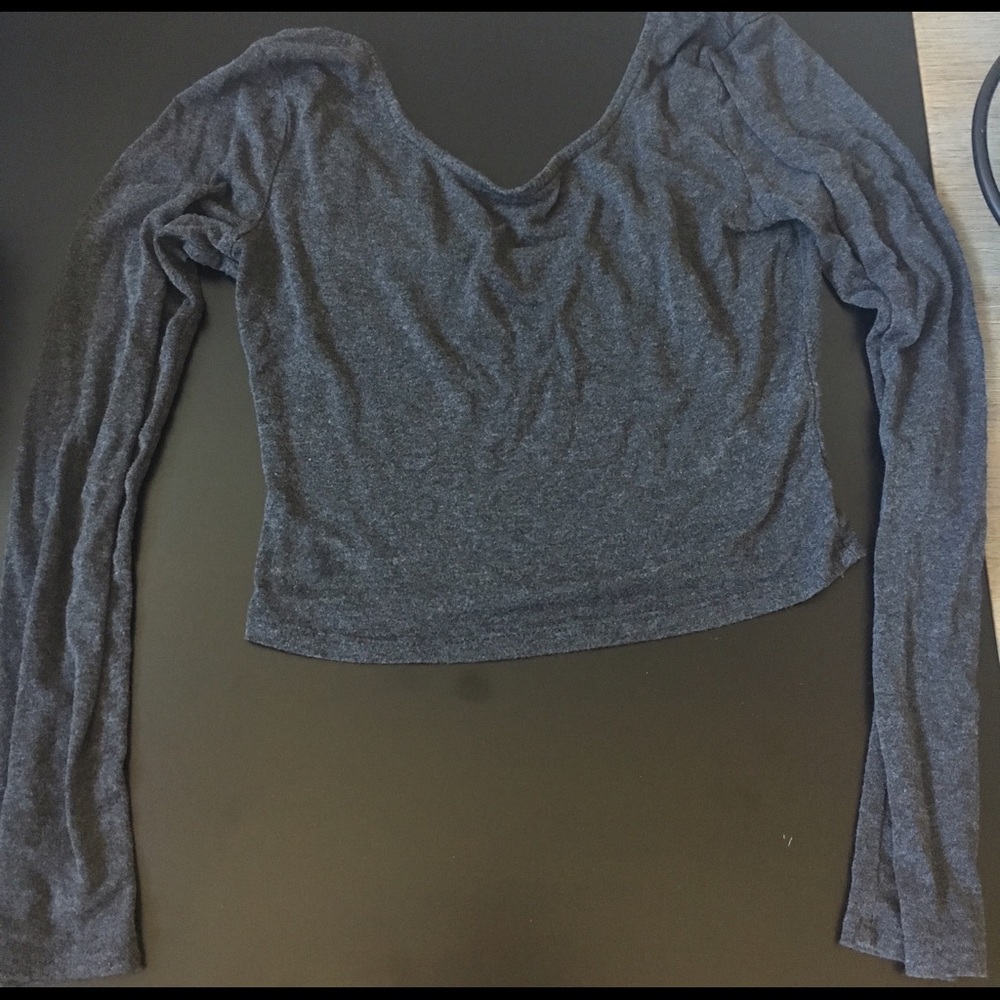UO long sleeve grey crop top.