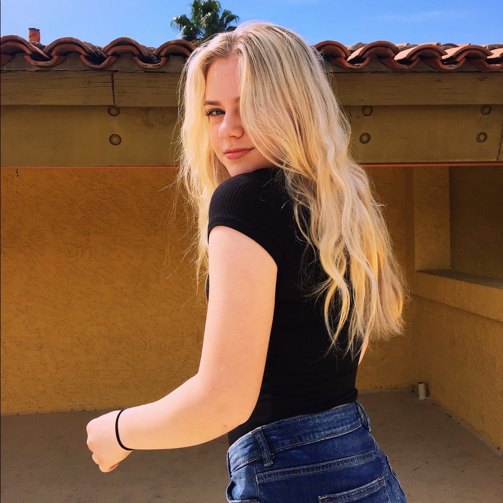 Meet your Posher, Ava