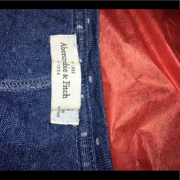 Abercrombie and Fitch - Picture 4 of 4