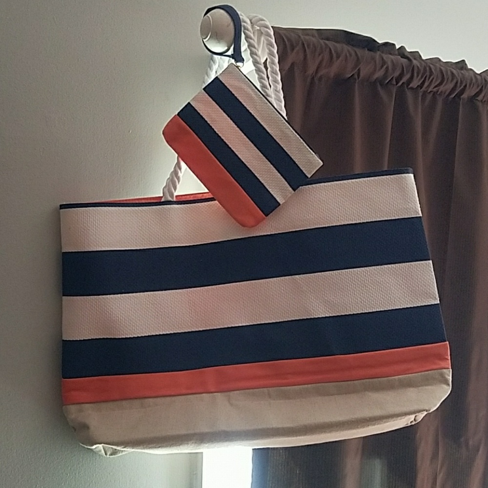 DSW Beach Tote and Wristlet