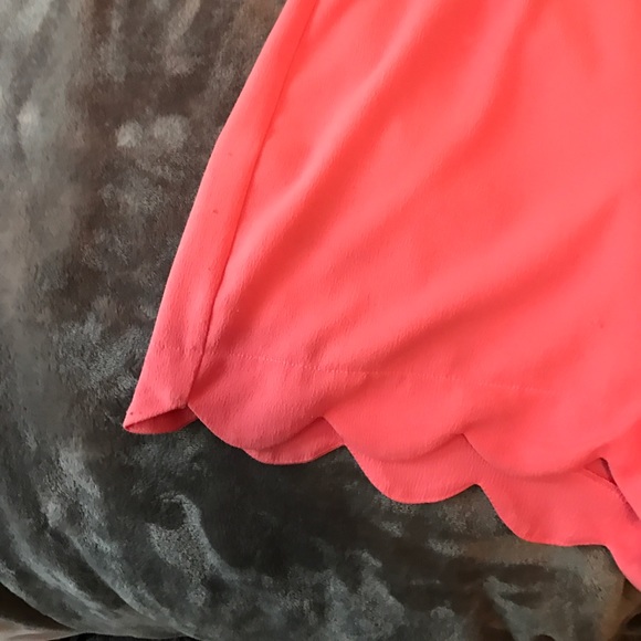 Pink, scalloped edge, romper - Picture 4 of 4