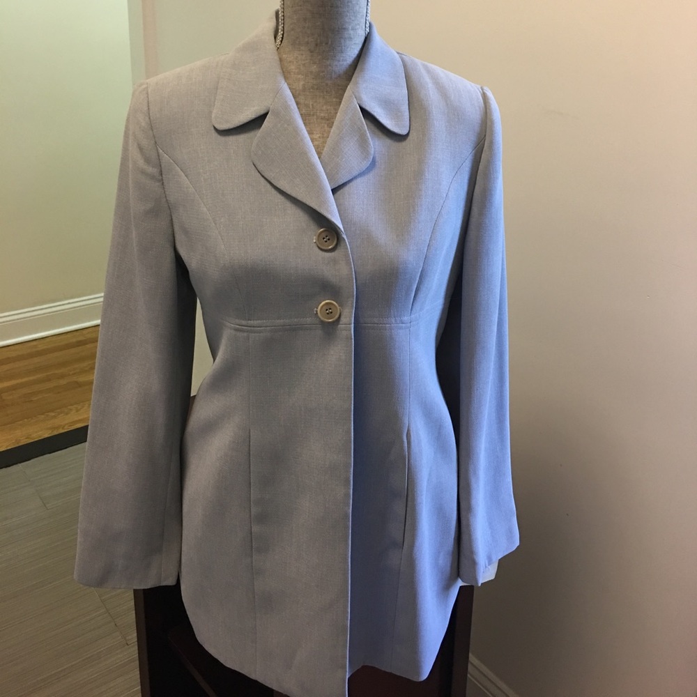NWT ! light gray top with business jacket sz6 !