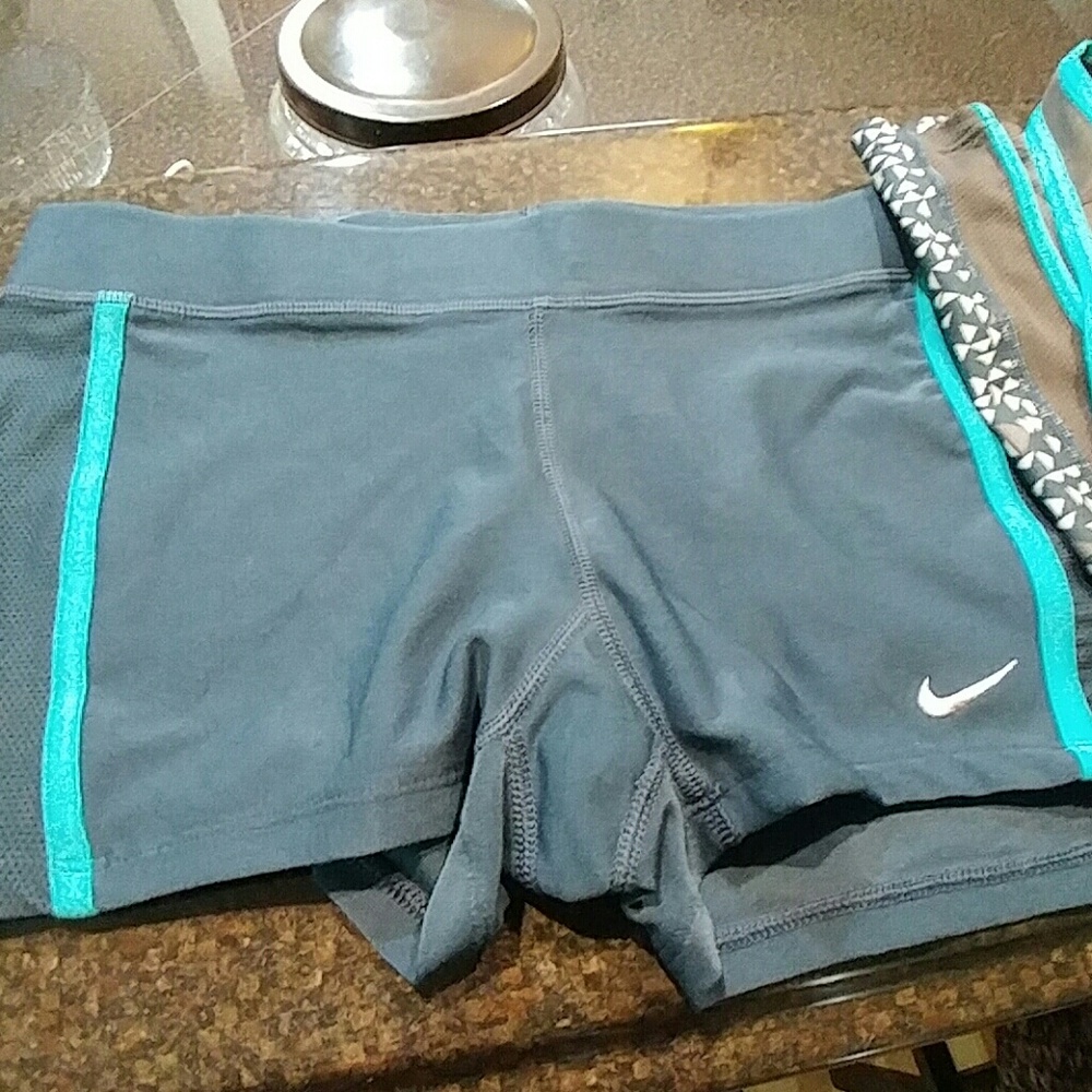 Outfit - Picture 2 of 3