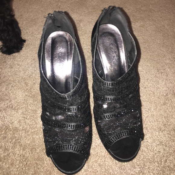 Heels from buckle - Picture 2 of 4