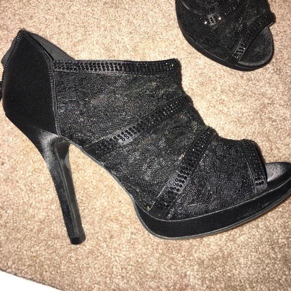 Heels from buckle - Picture 3 of 4