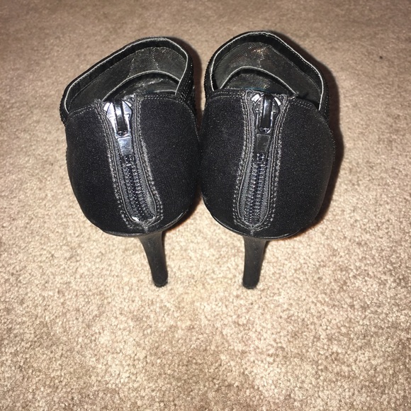 Heels from buckle - Picture 4 of 4