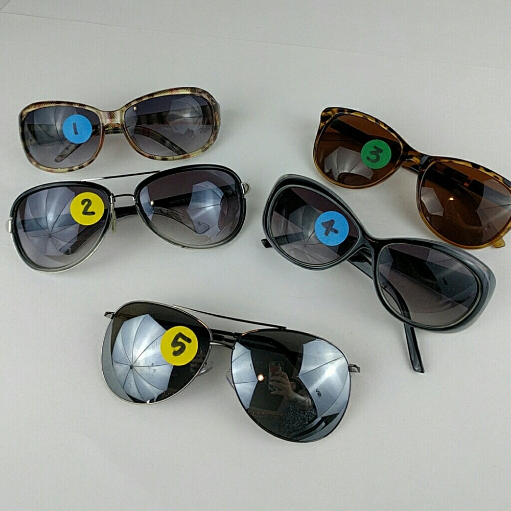 FAH-REE (free!!!) Pair of sunglasses w ANY bundle