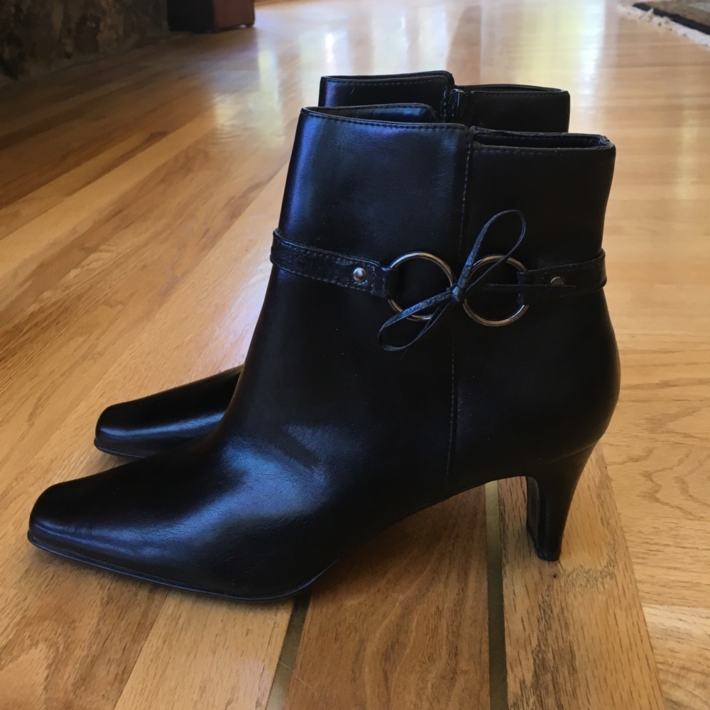 Black bow booties