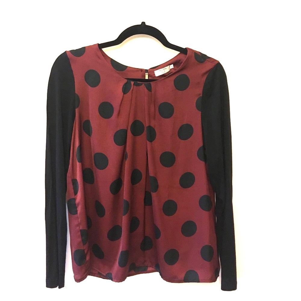 Black and maroon polkadotted top.