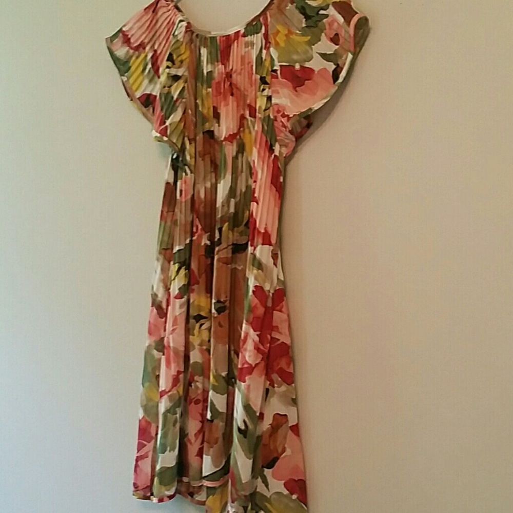 Gorgeous Floral Dress - Picture 5 of 5