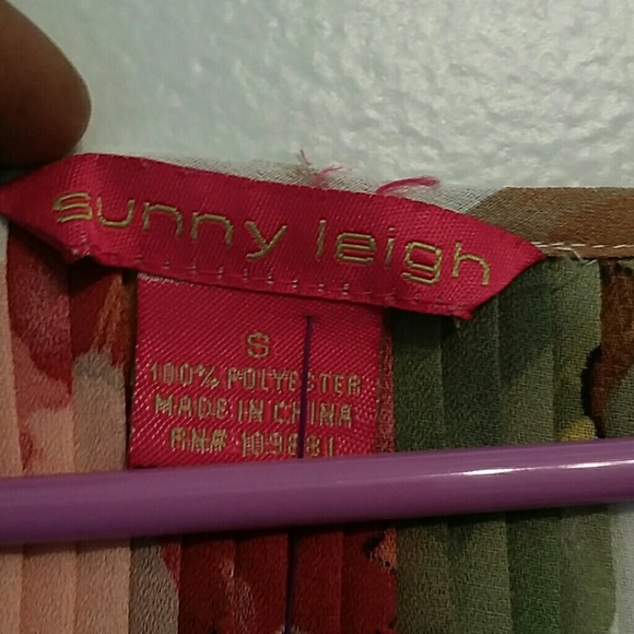 Gorgeous Floral Dress - Picture 4 of 5