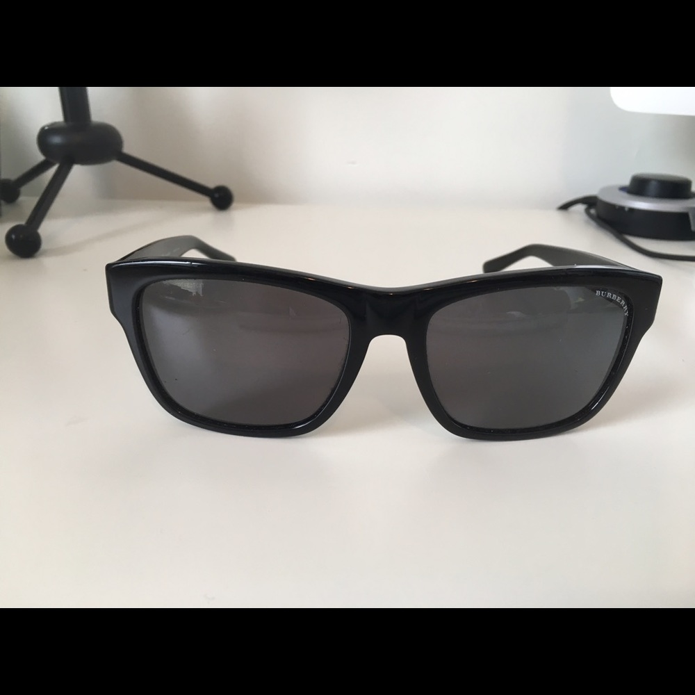 🚫SOLD🚫Black Burberry Sunglasses (Item#BE4194)