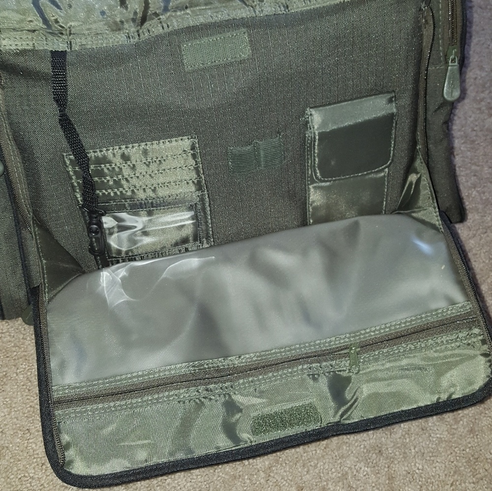 《Eddie Bauer》green•tan leather•delux diaper bag - Picture 2 of 6