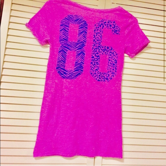 New✨Victoria's Secret PINK Tee - Picture 2 of 3