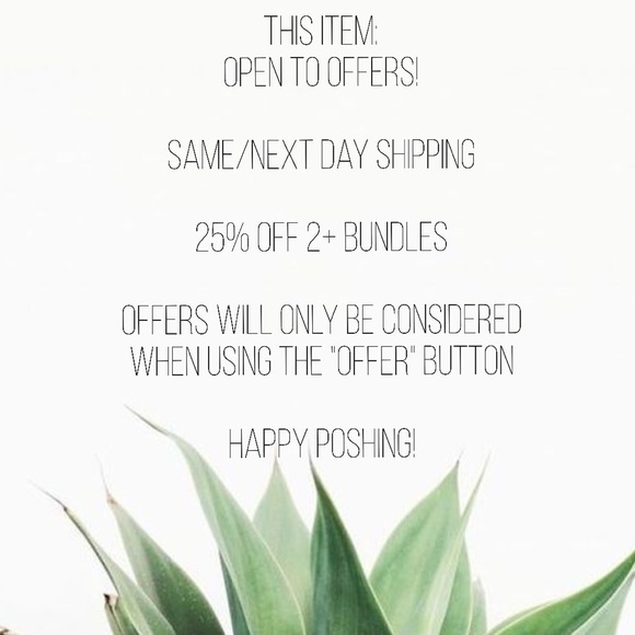 HEART & HIPS | Beige Crop Sleeve Top - Picture 3 of 3