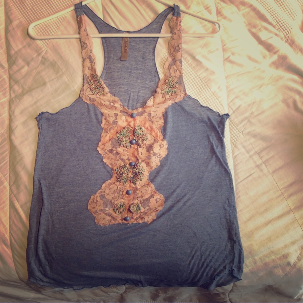 Lacy casual tank 🌷