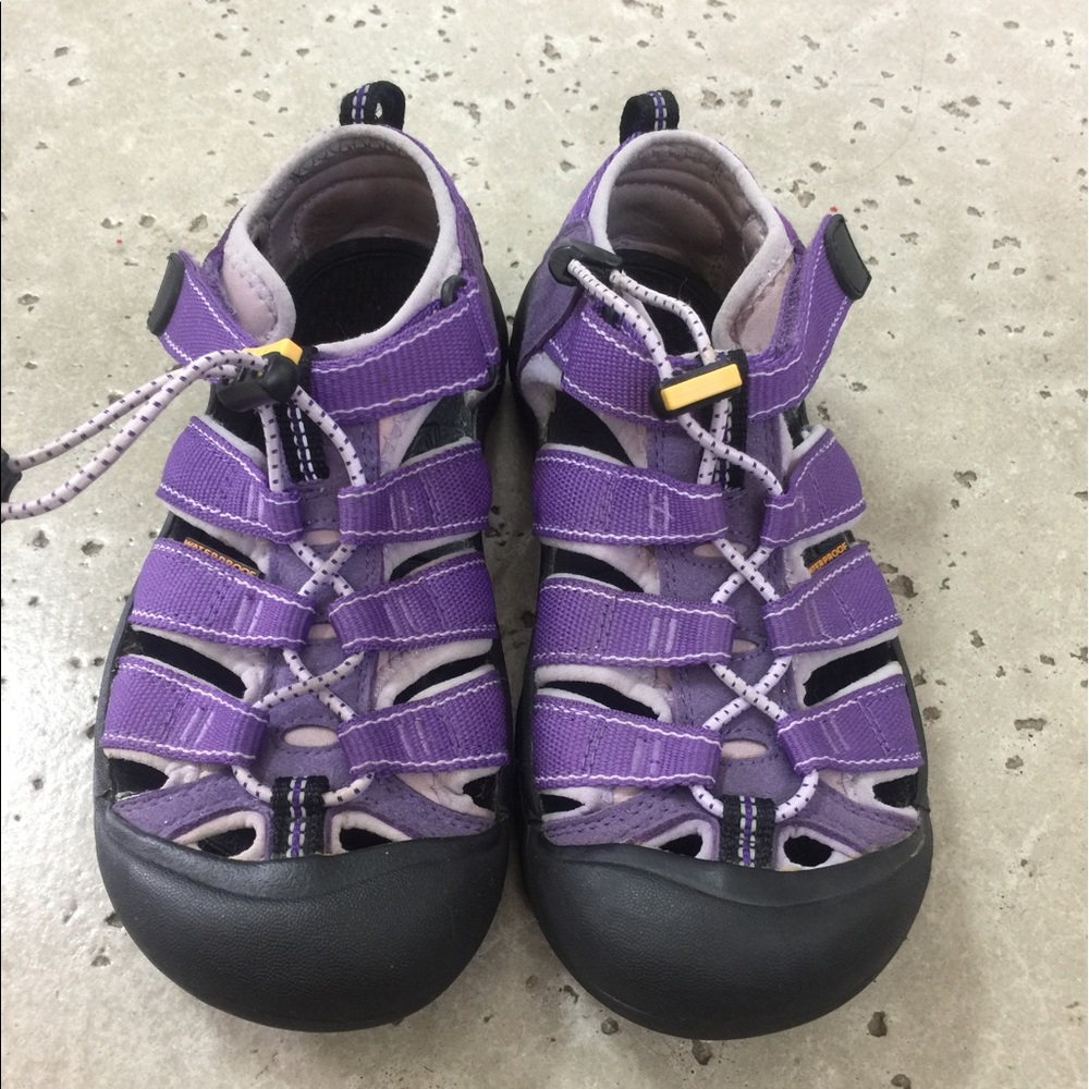 Size 3 Girl Keen sandals