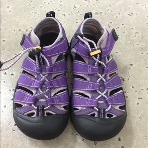 Size 3 Girl Keen sandals