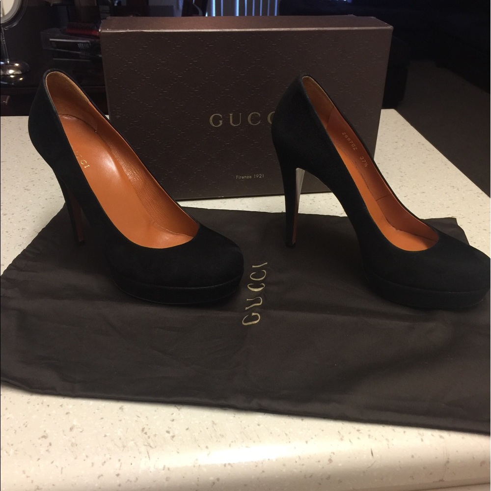 💯% Authentic Black Gucci pumps.