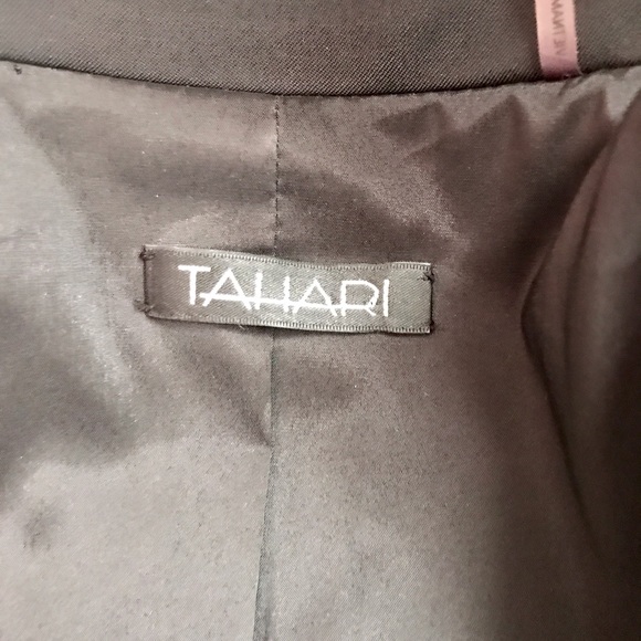 Tahari Black Blazer. - Picture 4 of 6