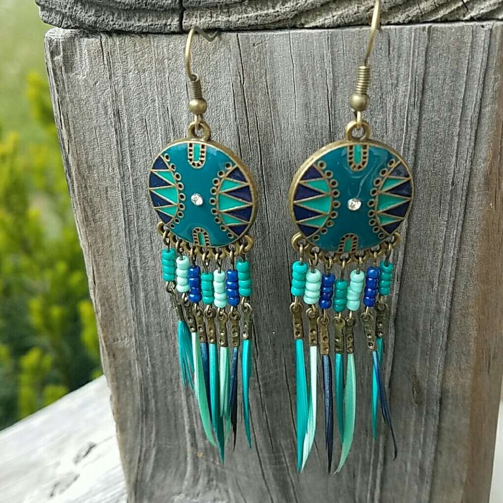 Beautiful teal dangling boho feather earrings nwt