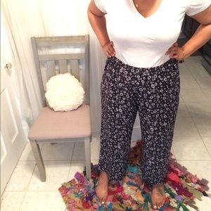 Black and white flower print palazzo pants.