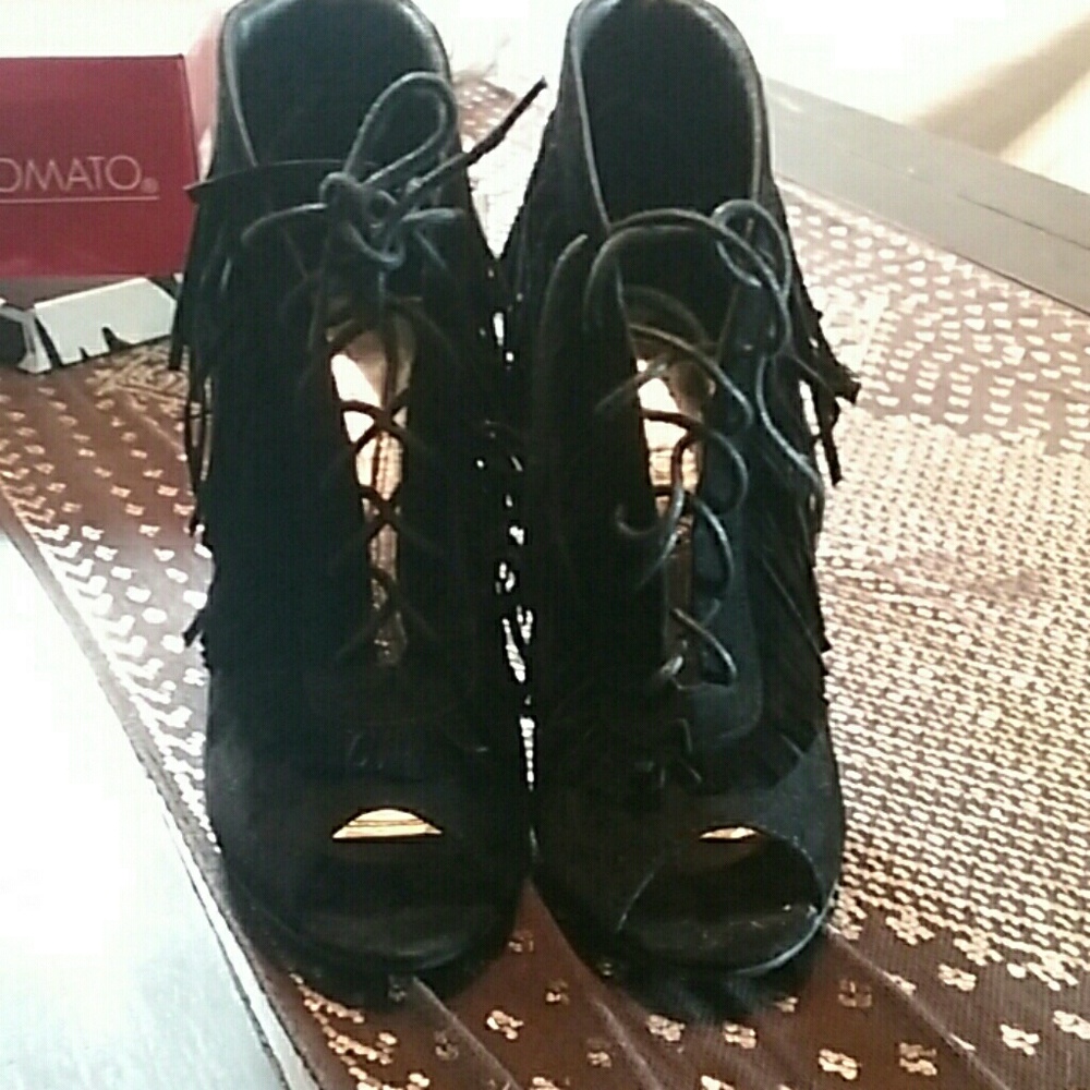 Bran new peep toe booties with fring
