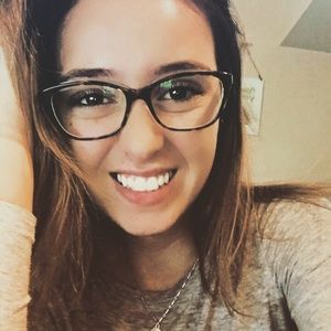 Meet your Posher, Caitlin