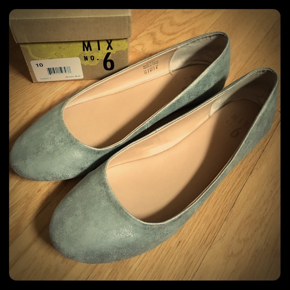 ☀️Cute Silver/Pewter Metallic Flats, Size 10