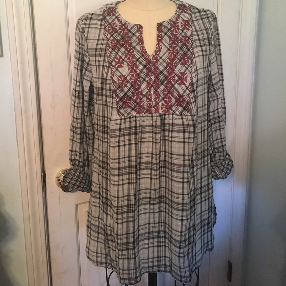 NWT Embroidered Plaid shirt size M