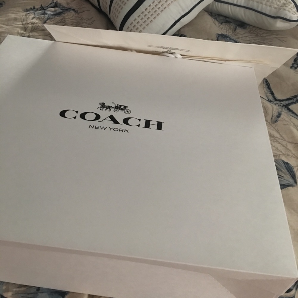 Tyler Tote NEW last one 💗 it's a beauty😀 - Picture 7 of 8