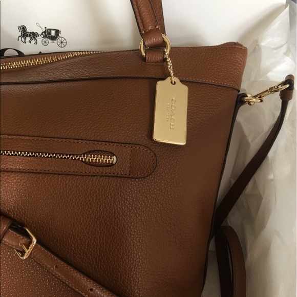 Tyler Tote NEW last one 💗 it's a beauty😀 - Picture 3 of 8