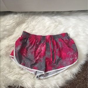 Womens Nike dry running shorts in pink splatter