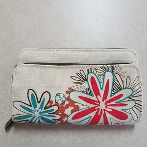Thirty one wallet/wristlet