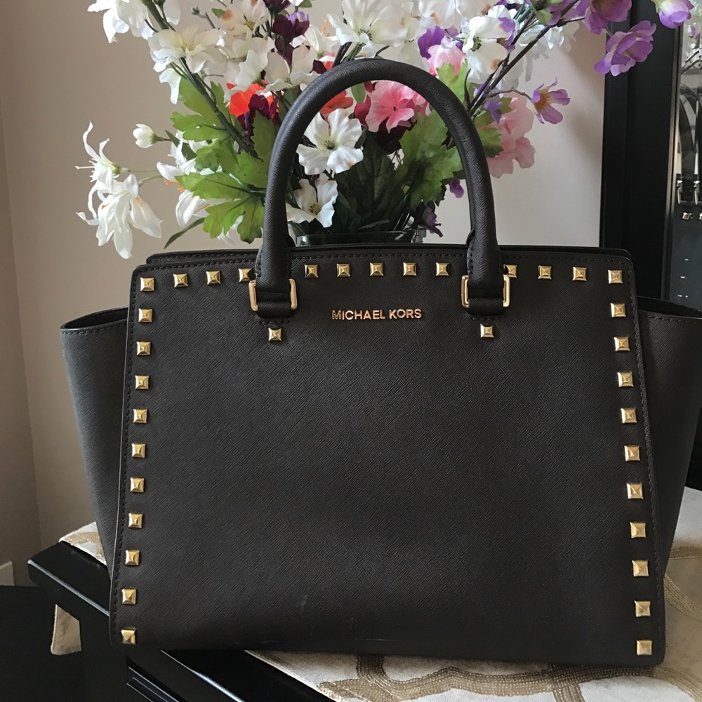 LIKE NEW ~Michael Kors coffee color bag gold studs