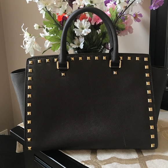 LIKE NEW ~Michael Kors coffee color bag gold studs - Picture 3 of 4