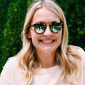 Meet your Posher, Caroline