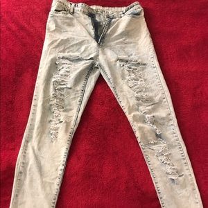 Slit/destroyed Jeans