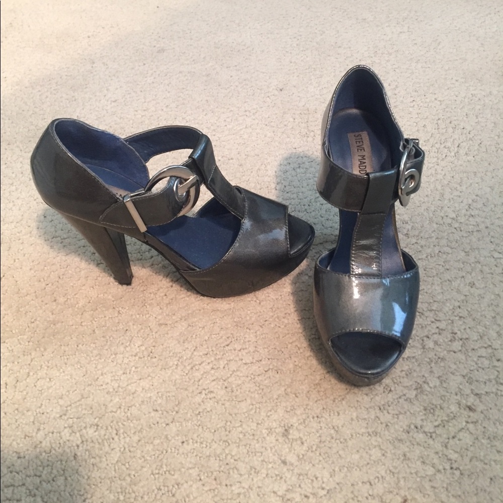 Last Chance DS 🎉 SM silver heels