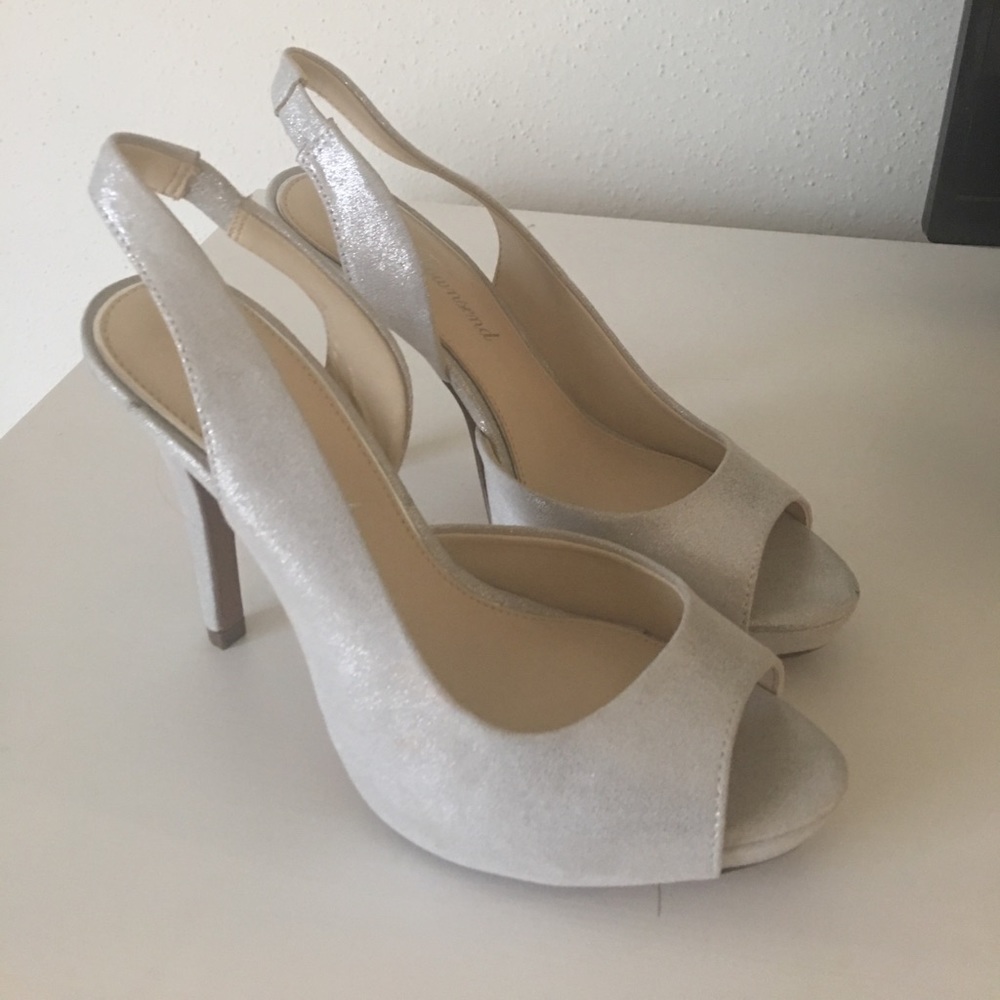 Silver pumps