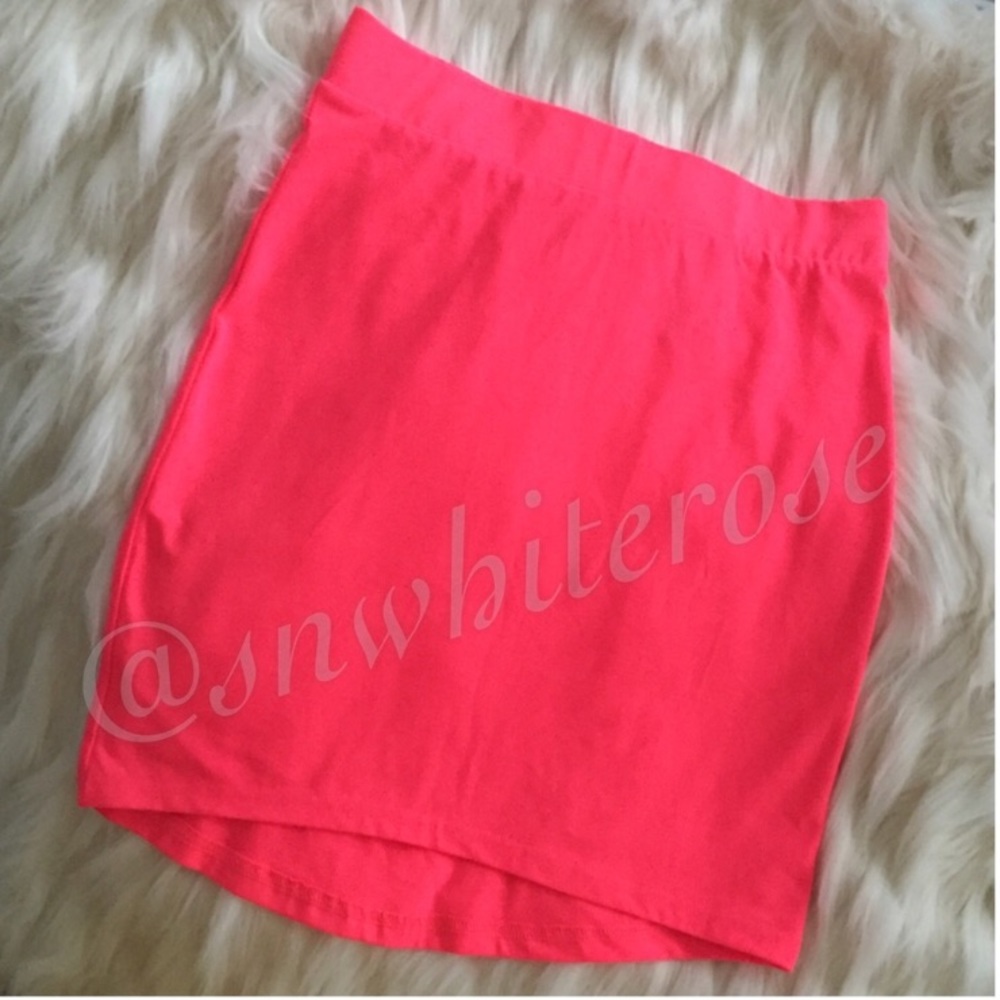 Neon Skirt 💕