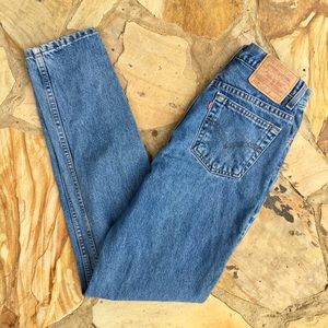 Vintage High Waisted Levi's 512 Slim Fit tapered