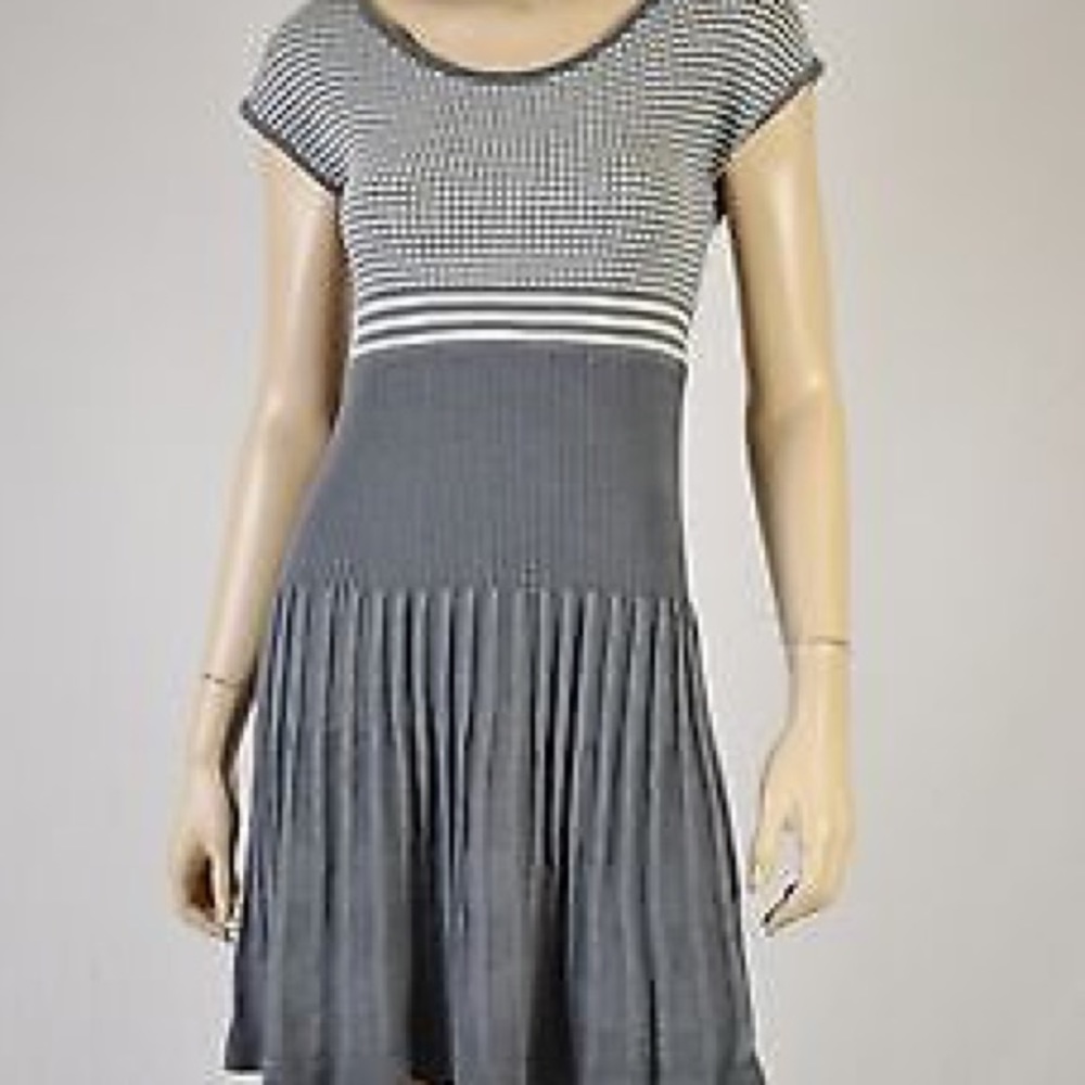Max Studio Classic Pleated Grey and White Dress