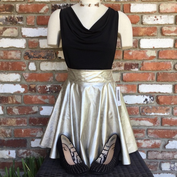 Chic Black Blouse by FOREVER 21! - Picture 4 of 6