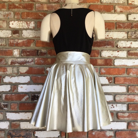 Chic Black Blouse by FOREVER 21! - Picture 5 of 6