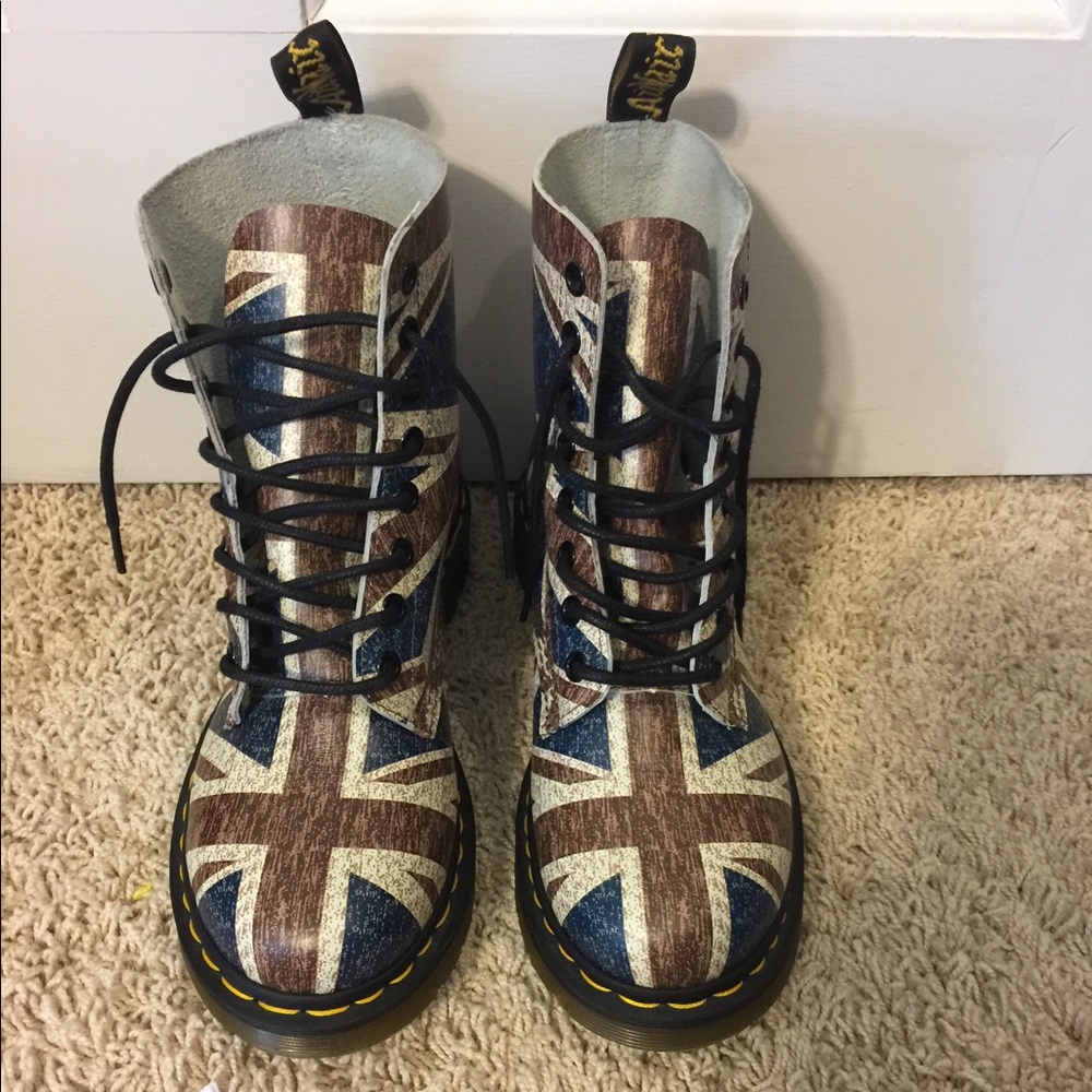 dr. Martens BRAND NEW Union Jack dr. Martens
