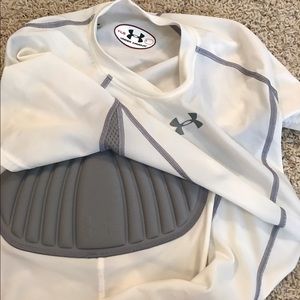 Under armour rib padded youth large football shirt