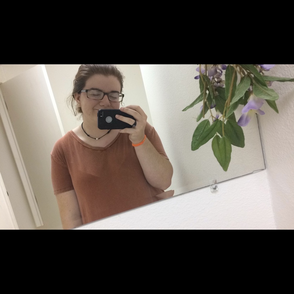 Meet your Posher, Claudia